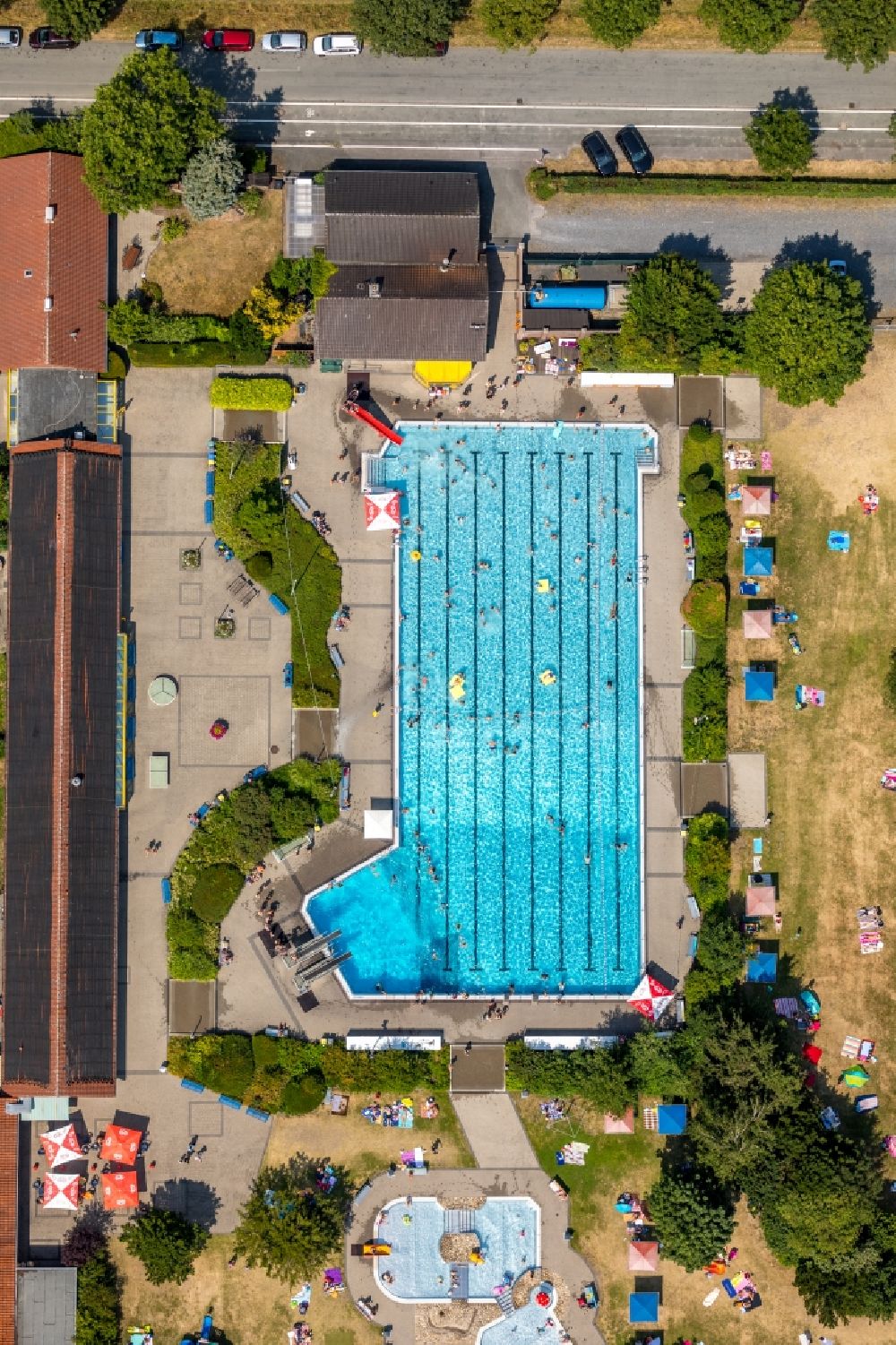 Luftaufnahme Drensteinfurt - Schwimmbecken des Freibades Erlbad Im Erlfeld in Drensteinfurt im Bundesland Nordrhein-Westfalen, Deutschland