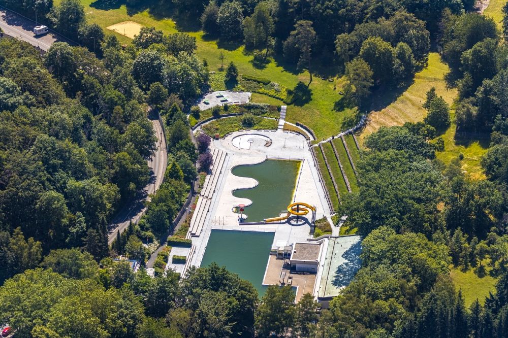 Witten aus der Vogelperspektive: Schwimmbecken des Freibades des Freibad Annen in Witten im Bundesland Nordrhein-Westfalen - NRW, Deutschland