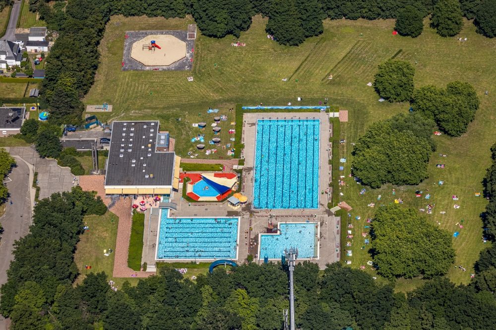 Luftaufnahme Hamm - Schwimmbecken des Freibades Freibad Süd im Ortsteil Westtünnen in Hamm im Bundesland Nordrhein-Westfalen, Deutschland