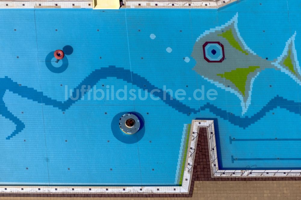 Luftaufnahme Leipzig - Schwimmbecken des Freibades Freibad Schönefeld in Leipzig im Bundesland Sachsen, Deutschland