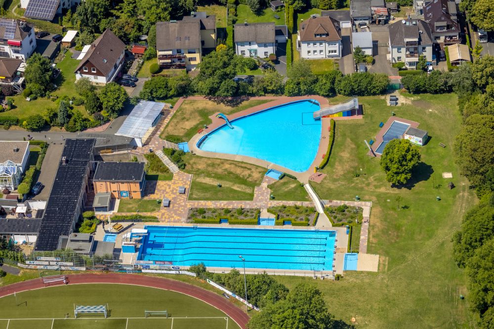 Luftbild Sprockhövel - Schwimmbecken des Freibades Freibad Sprockhövel in Sprockhövel im Bundesland Nordrhein-Westfalen - NRW, Deutschland