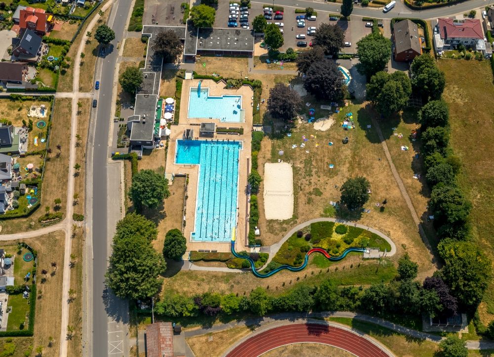 Luftaufnahme Sythen - Schwimmbecken des Freibades Freibad Sythen am Mosskamp in Sythen im Bundesland Nordrhein-Westfalen, Deutschland