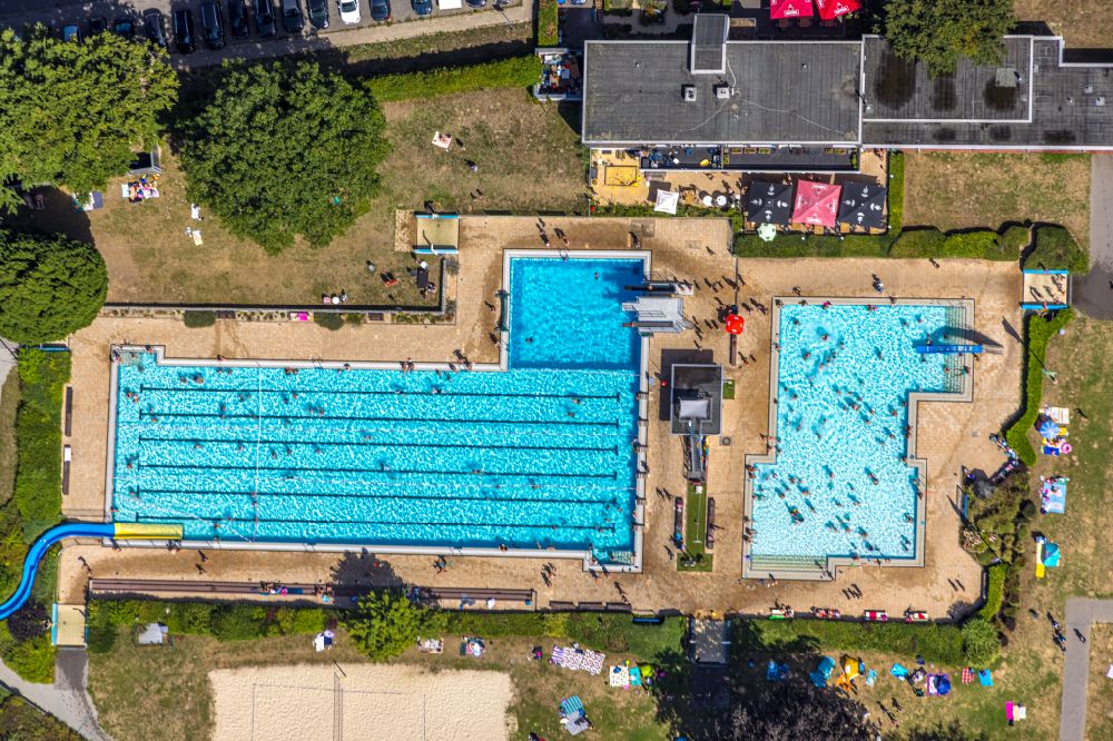 Luftaufnahme Haltern am See - Schwimmbecken des Freibades Freibad Sythen in Sythen im Bundesland Nordrhein-Westfalen, Deutschland
