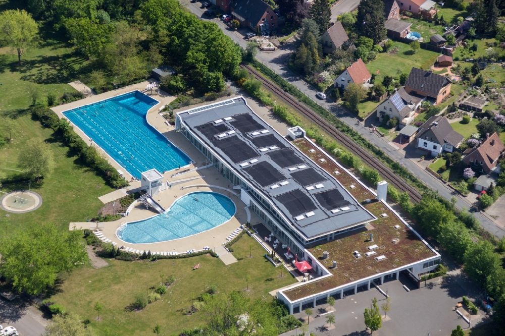 Luftbild Gifhorn - Schwimmbecken des Freibades in Gifhorn im Bundesland Niedersachsen, Deutschland