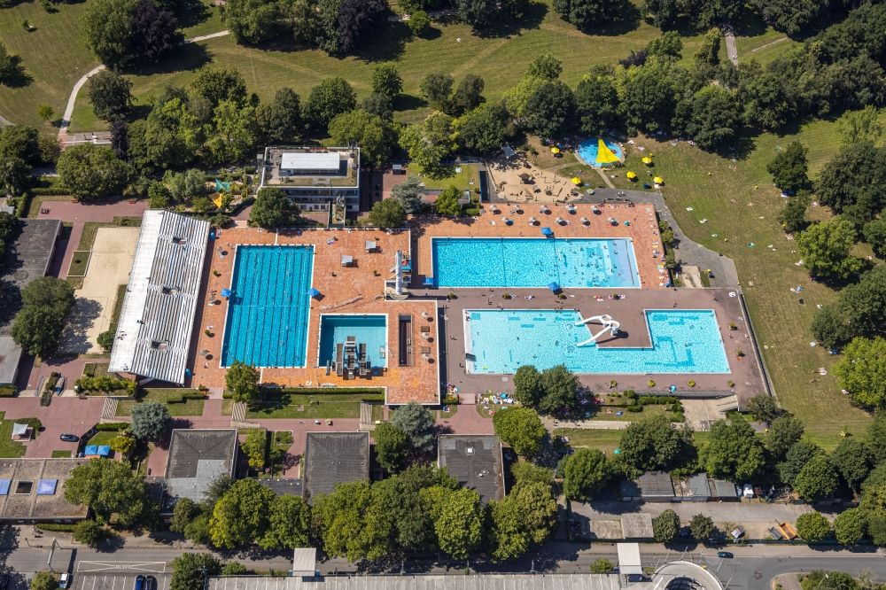 Luftbild Essen - Schwimmbecken des Freibades Grugabad in Essen im Bundesland Nordrhein-Westfalen