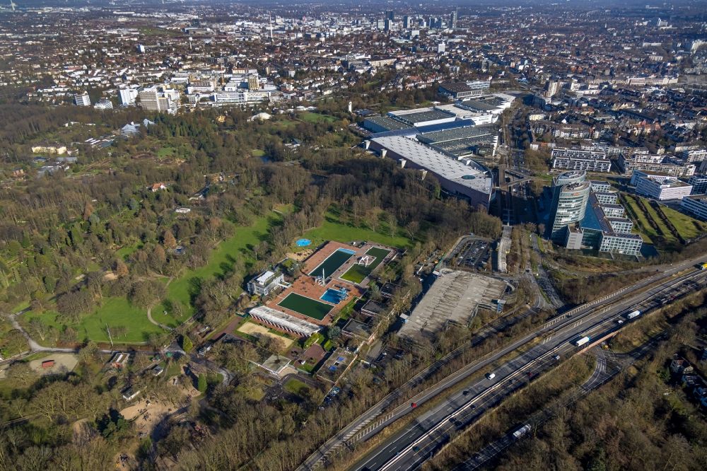 Luftaufnahme Essen - Schwimmbecken des Freibades Grugabad in Essen im Bundesland Nordrhein-Westfalen