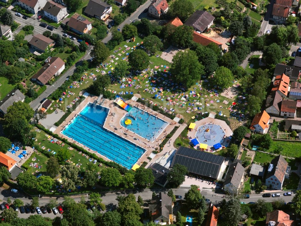 Luftbild Gundelsheim - Schwimmbecken des Freibades in Gundelsheim im Bundesland Baden-Württemberg, Deutschland