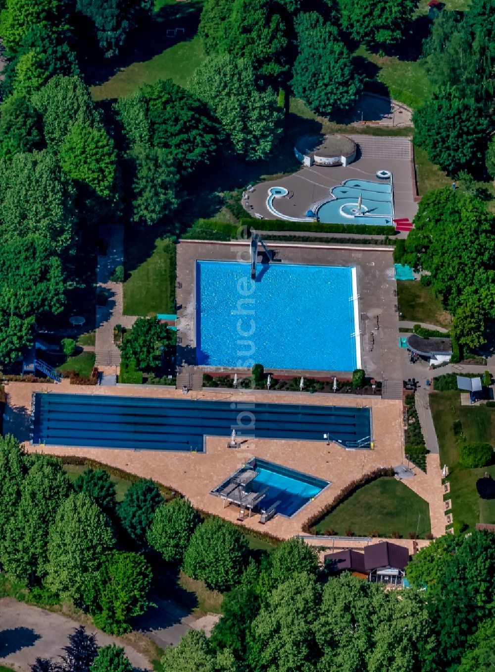 Luftaufnahme Herbolzheim - Schwimmbecken des Freibades Herbolzheim in Herbolzheim im Bundesland Baden-Württemberg, Deutschland
