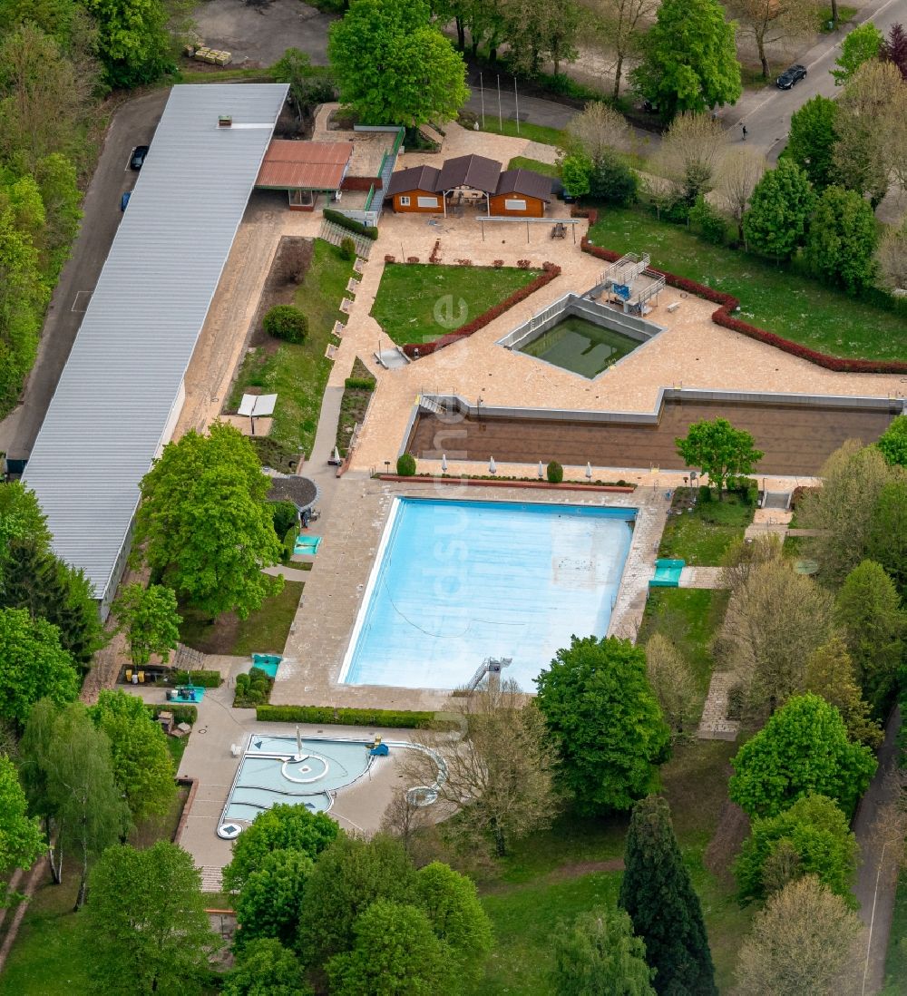 Luftaufnahme Herbolzheim - Schwimmbecken des Freibades Herbolzheim in Herbolzheim im Bundesland Baden-Württemberg, Deutschland
