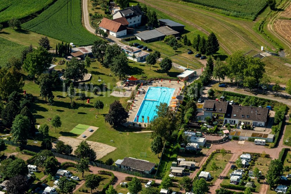 Luftbild Ettenheim - Schwimmbecken des Freibades Karl Hermann Jäger Bad in Ettenheim im Bundesland Baden-Württemberg, Deutschland