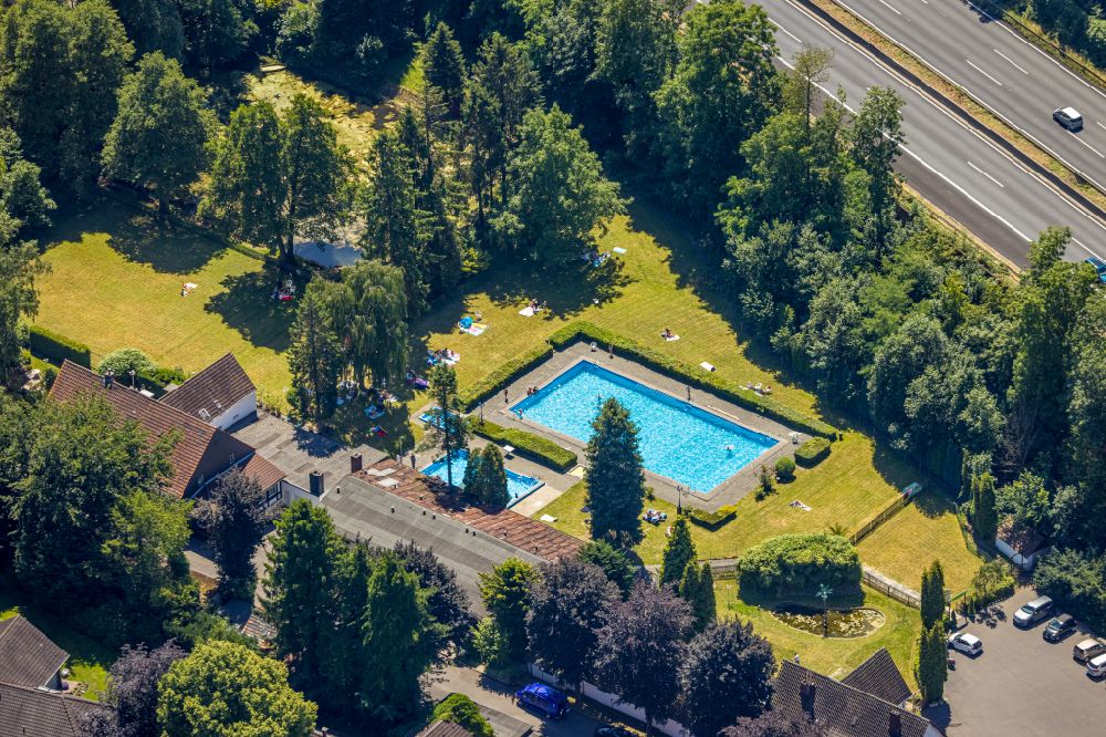 Luftaufnahme Dümpten - Schwimmbecken des Freibades Kämpgenshof in Dümpten im Bundesland Nordrhein-Westfalen, Deutschland