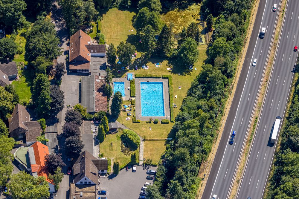 Dümpten von oben - Schwimmbecken des Freibades Kämpgenshof in Dümpten im Bundesland Nordrhein-Westfalen, Deutschland