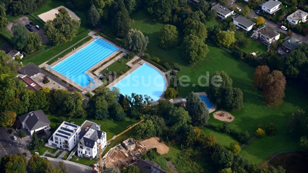 Luftaufnahme Bonn - Schwimmbecken des Freibades Melbbad im Ortsteil Poppelsdorf in Bonn im Bundesland Nordrhein-Westfalen, Deutschland