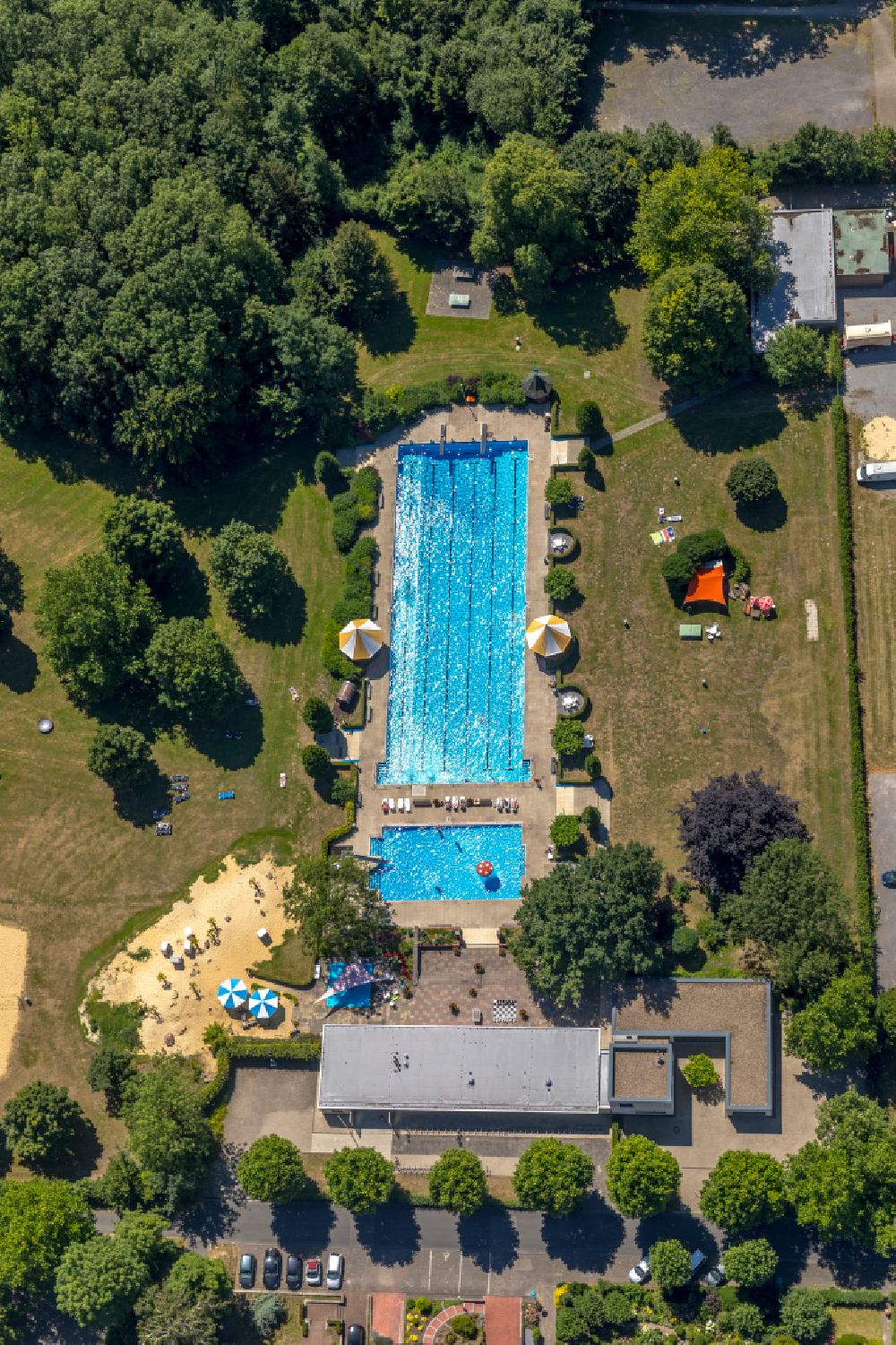 Luftbild Ennigerloh - Schwimmbecken des Freibades Naturbad Ennigerloh in Ennigerloh im Bundesland Nordrhein-Westfalen, Deutschland