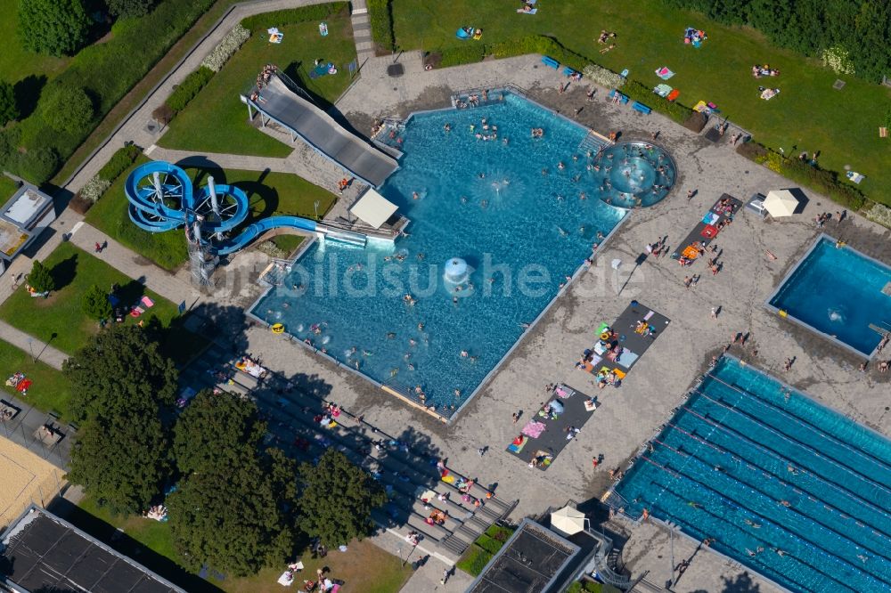 Erfurt aus der Vogelperspektive: Schwimmbecken des Freibades Nordbad in Erfurt im Bundesland Thüringen, Deutschland
