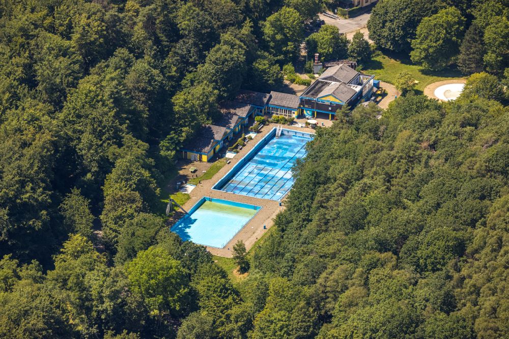 Luftbild Schwelm - Schwimmbecken des Freibades ohne Wasser in Schwelm im Bundesland Nordrhein-Westfalen, Deutschland