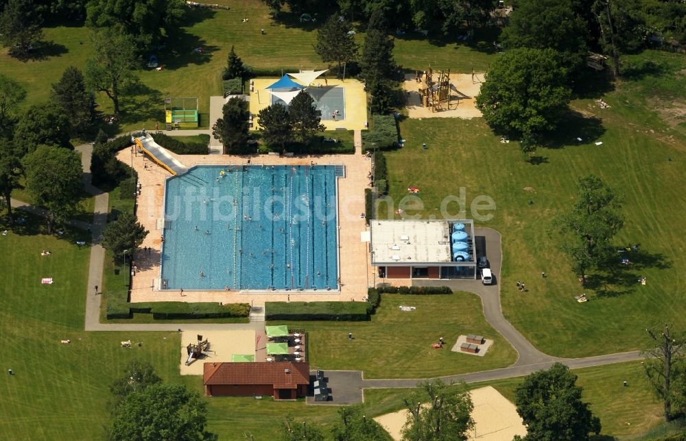 Luftbild Jena - Schwimmbecken des Freibades Ostbad Jena in Jena im Bundesland Thüringen, Deutschland