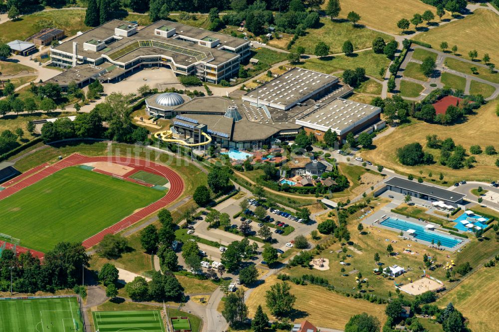 Luftbild Freudenstadt - Schwimmbecken des Freibades Panorama-Bad und Sportanlagen in Freudenstadt im Bundesland Baden-Württemberg, Deutschland