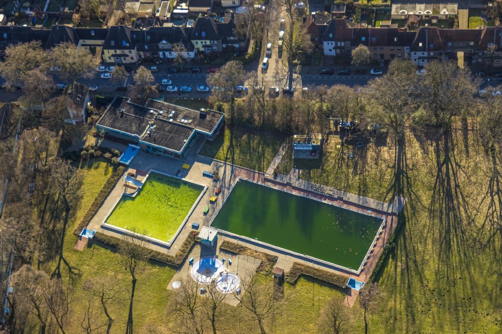 Luftaufnahme Castrop-Rauxel - Schwimmbecken des Freibades Parkbad Nord in Castrop-Rauxel im Bundesland Nordrhein-Westfalen, Deutschland