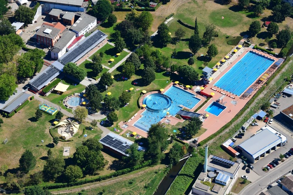 Luftaufnahme Lörrach - Schwimmbecken des Freibades Parkschwimmbad in Lörrach im Bundesland Baden-Württemberg, Deutschland