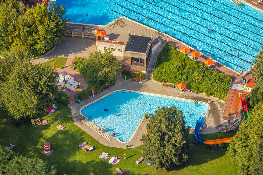 Luftbild Beckum - Schwimmbecken des Freibades am Praterweg in Beckum im Bundesland Nordrhein-Westfalen, Deutschland