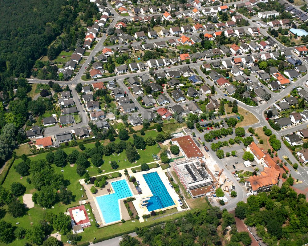 Waghäusel aus der Vogelperspektive: Schwimmbecken des Freibades Rheintalbad Waghäusel in Waghäusel im Bundesland Baden-Württemberg, Deutschland