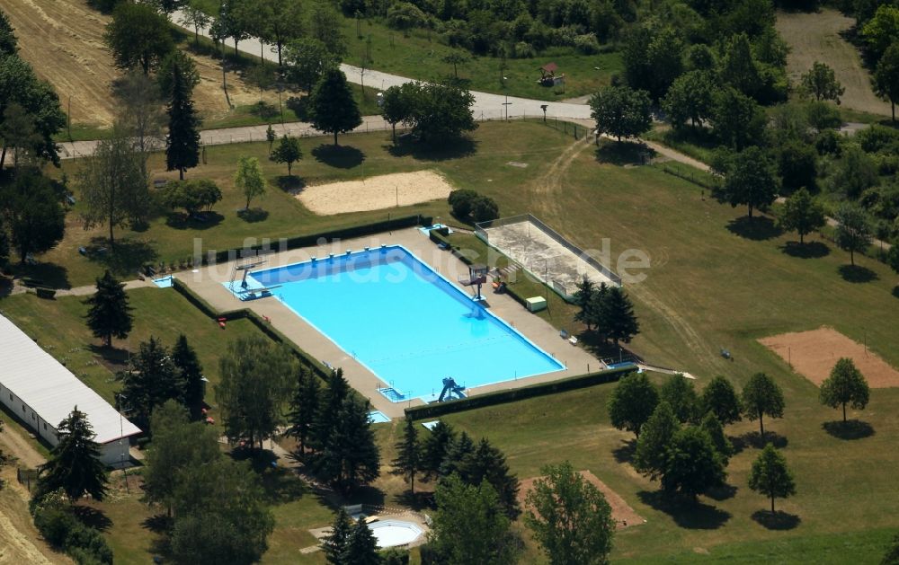 Luftbild Roßleben - Schwimmbecken des Freibades in Roßleben im Bundesland Thüringen, Deutschland