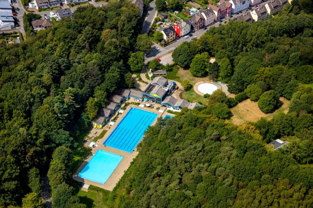 Luftbild Schwelm - Schwimmbecken des Freibades Schwelmer Freibad (Schwelmebad) an der Schwelmestraße in Schwelm im Bundesland Nordrhein-Westfalen - NRW, Deutschland
