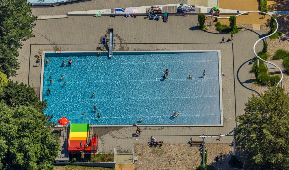 Oberhausen aus der Vogelperspektive: Schwimmbecken des Freibades Solbad Vonderort in Oberhausen im Bundesland Nordrhein-Westfalen, Deutschland