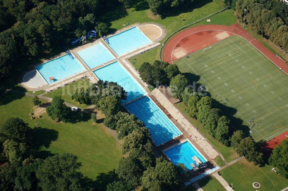 Luftbild Köln - Schwimmbecken des Freibades Stadionbad in Köln im Bundesland Nordrhein-Westfalen, Deutschland