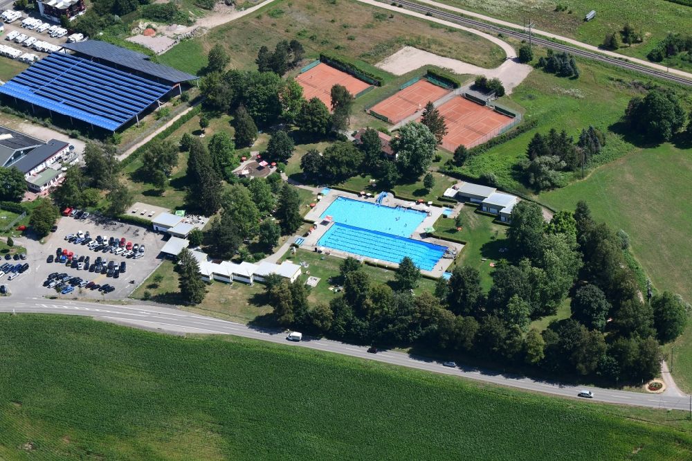 Luftbild Steinen - Schwimmbecken des Freibades in Steinen im Bundesland Baden-Württemberg, Deutschland