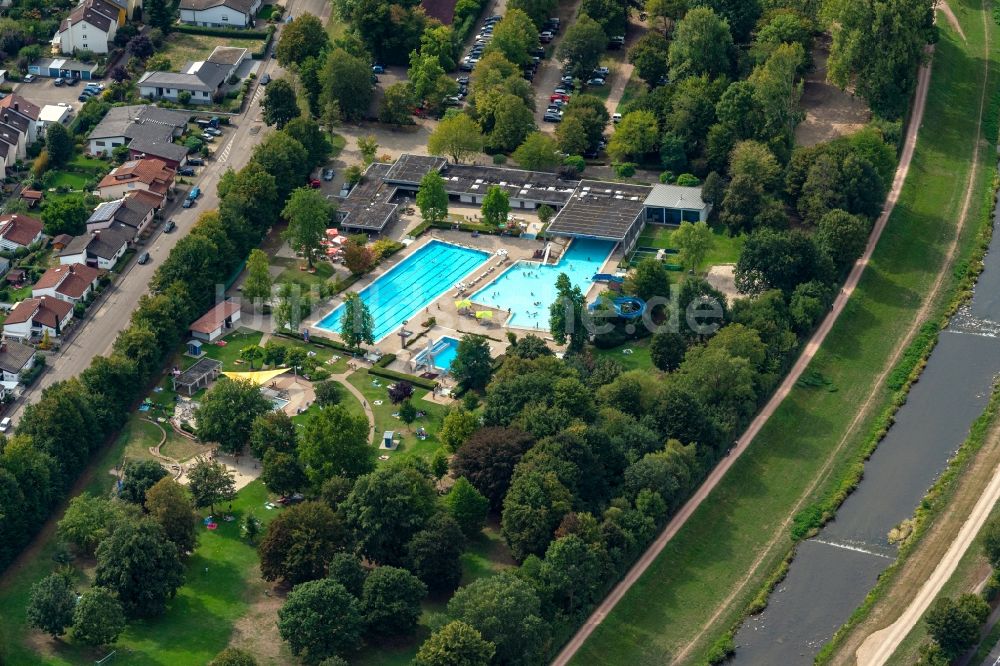 Luftbild Teningen - Schwimmbecken des Freibades in Teningen im Bundesland Baden-Württemberg, Deutschland