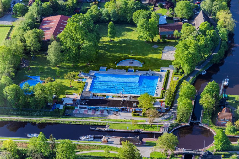 Luftbild Emden - Schwimmbecken des Freibades Van-Ameren Bad in Emden im Bundesland Niedersachsen, Deutschland