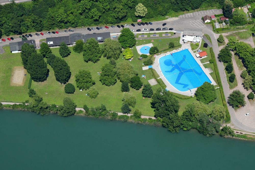 Luftaufnahme Waldshut-Tiengen - Schwimmbecken des Freibades in Waldshut-Tiengen im Bundesland Baden-Württemberg, Deutschland