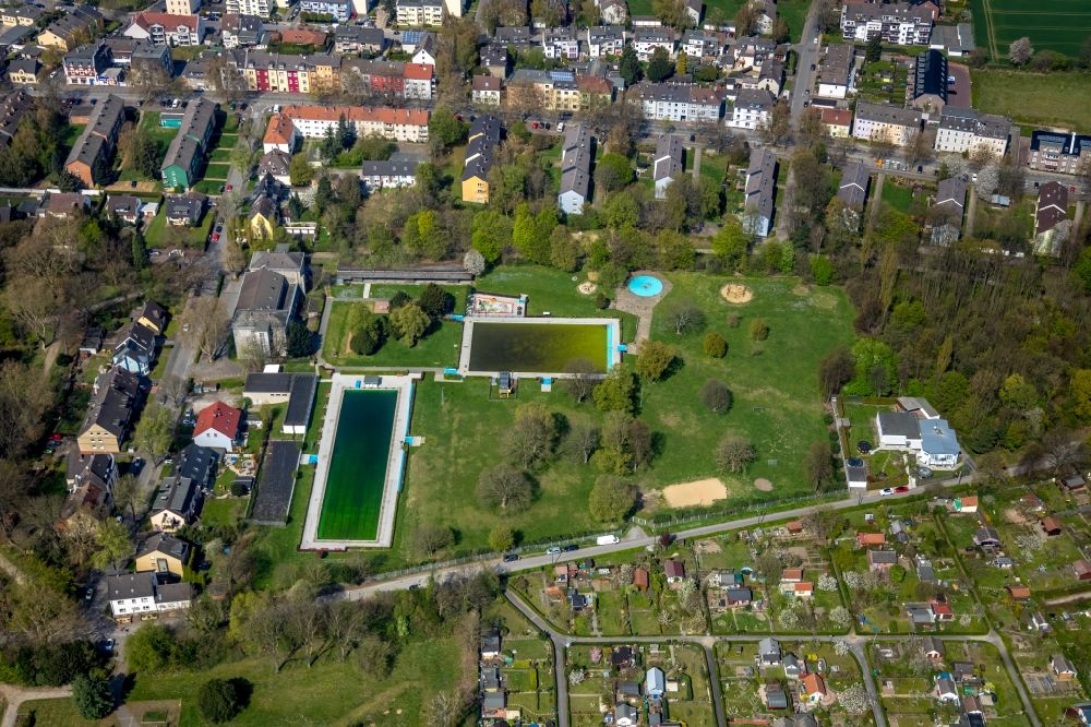 Luftaufnahme Bochum - Schwimmbecken des Freibades WasserWelten Bochum Werne im Ortsteil Werne in Bochum im Bundesland Nordrhein-Westfalen, Deutschland