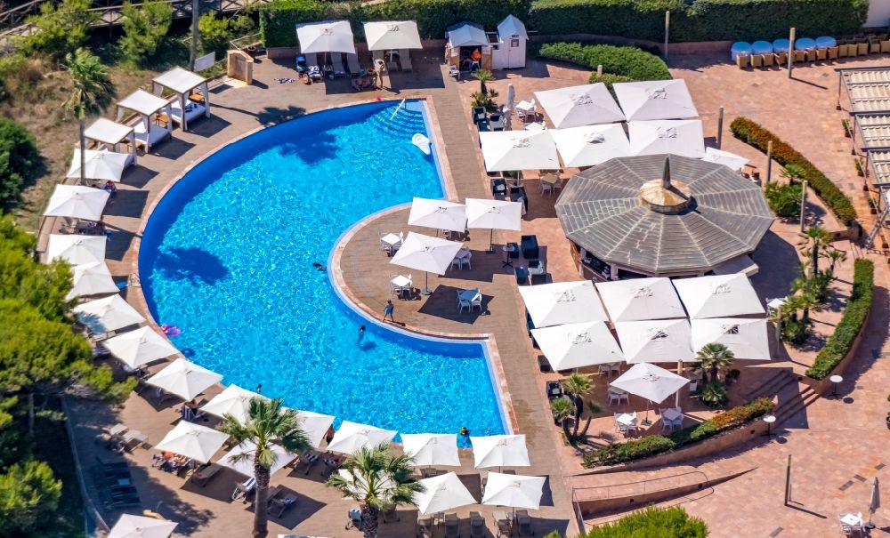 Luftbild Muro - Schwimmbecken - Pool am Hotel Be Live Collection Palace de Muro an der Carreterra Alcudia Arta in Muro in Balearische Insel Mallorca, Spanien