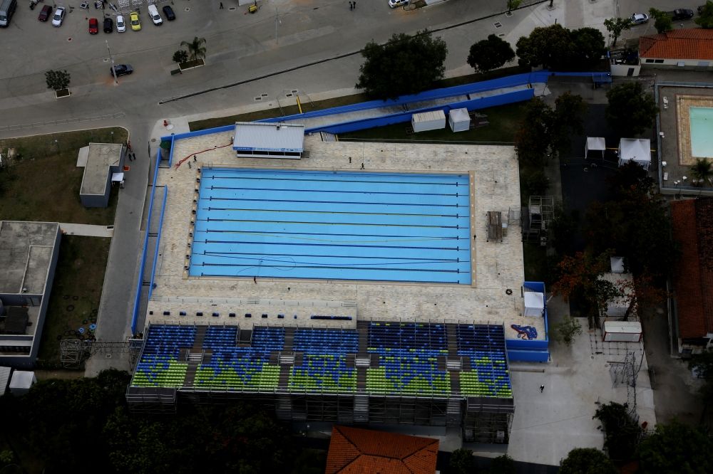 Luftaufnahme Rio de Janeiro - Schwimmbecken des Schwimmstadions vor den olympischen Sommerspielen der XXXI. Olympiade in Rio de Janeiro in Rio de Janeiro in Brasilien
