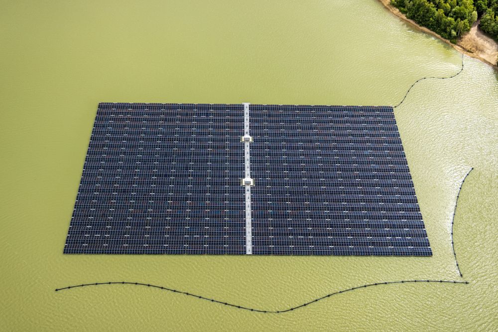 Luftaufnahme Haltern am See - Schwimmendes Solarkraftwerk und Photovoltaik- Anlagen auf dem Silbersee III in Haltern am See im Bundesland Nordrhein-Westfalen, Deutschland