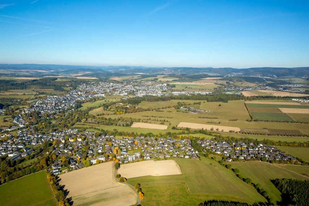 Schmallenberg von oben - Südlicher Stadtteil in Schmallenberg im Bundesland Nordrhein-Westfalen