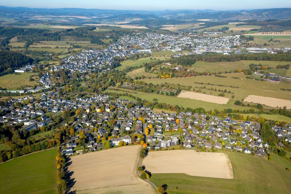 Schmallenberg aus der Vogelperspektive: Südlicher Stadtteil in Schmallenberg im Bundesland Nordrhein-Westfalen