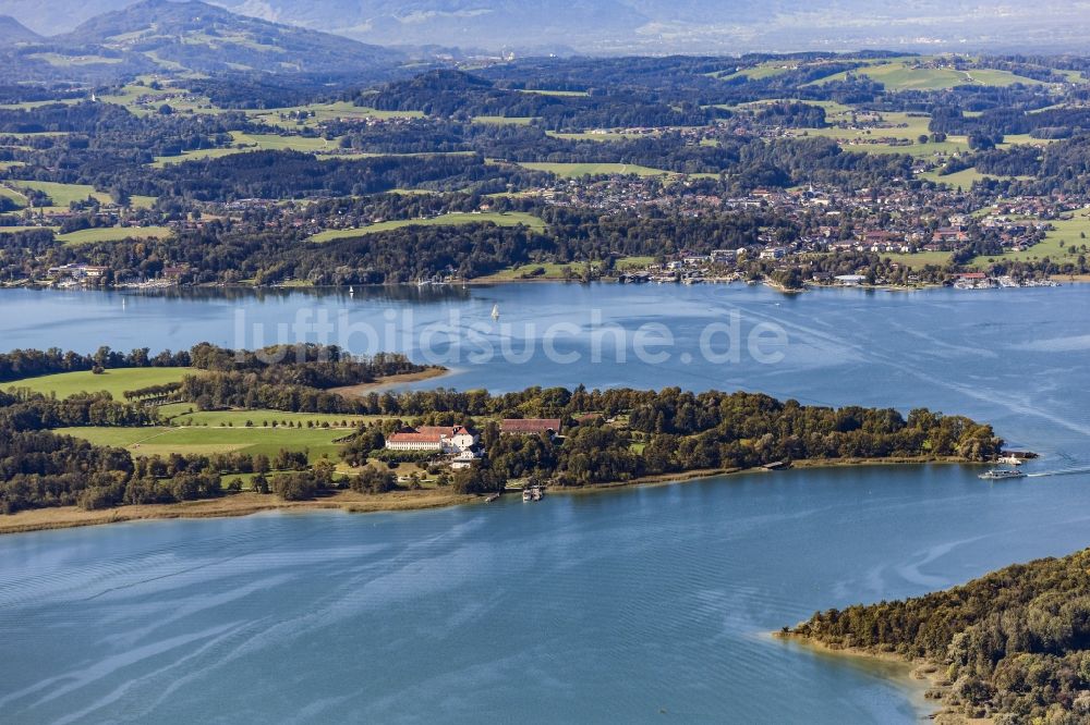 Chiemsee von oben - See- Insel auf dem in Chiemsee im Bundesland Bayern, Deutschland