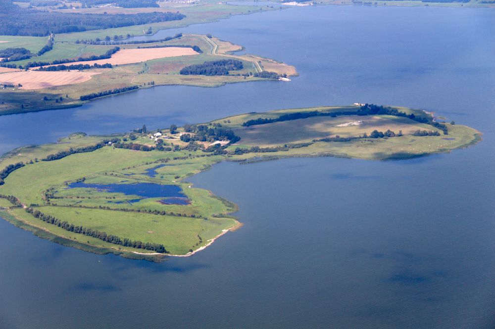 Luftaufnahme Lütow - See- Insel Görnitz in Lütow im Bundesland Mecklenburg-Vorpommern, Deutschland