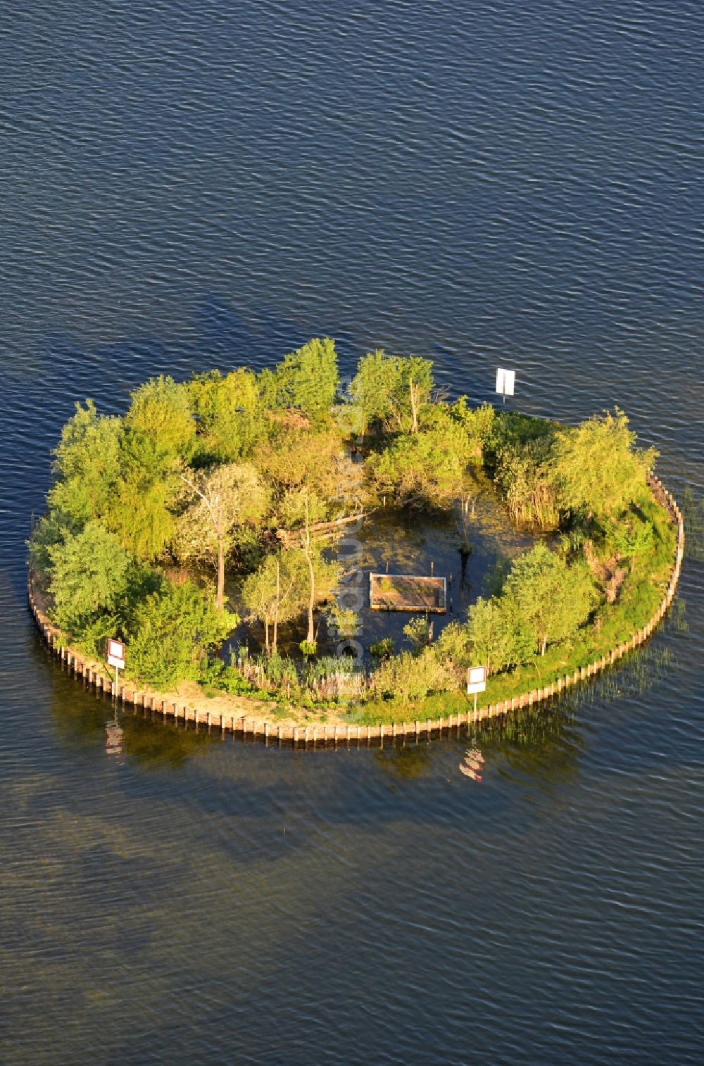 Luftbild Lindow (Mark) - See- Insel auf dem Gudelacksee in Lindow (Mark) im Bundesland Brandenburg