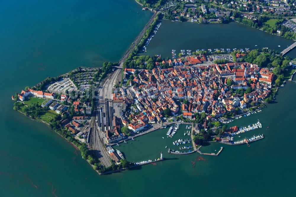 Luftaufnahme Lindau (Bodensee) - See- Insel Lindau (Bodensee) im Bundesland Bayern, Deutschland