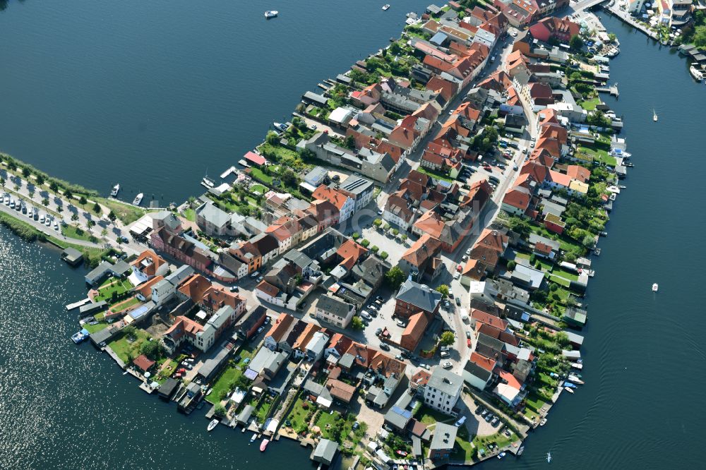 Luftbild Malchow - See- Insel auf dem Malchower See entlang der Langen Straße in Malchow im Bundesland Mecklenburg-Vorpommern
