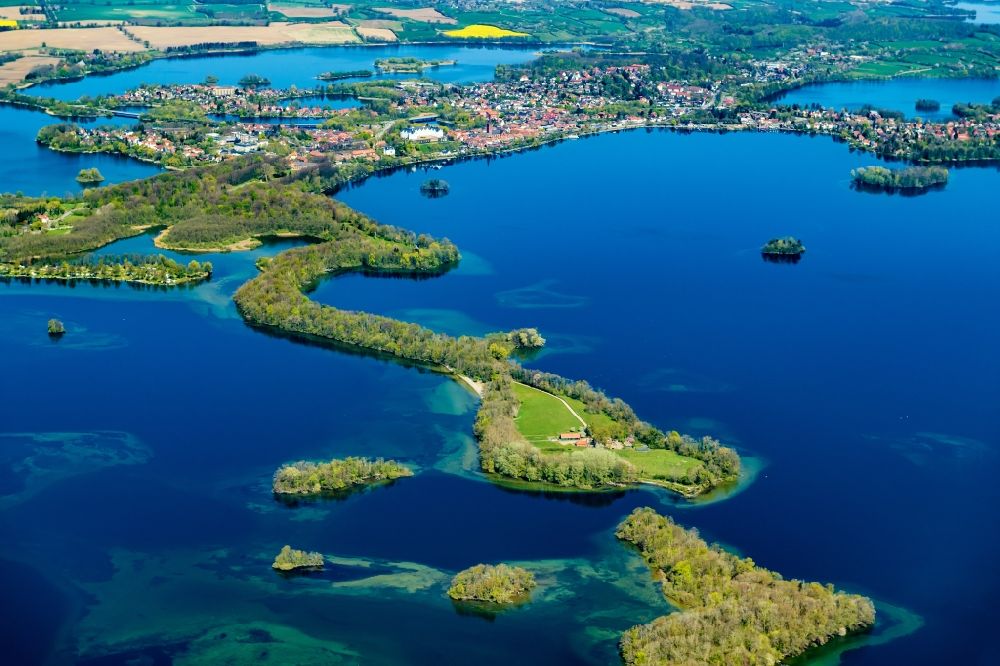 Luftaufnahme Plön - See- Insel Prinzeninsel auf dem Großen Plöner See in Plön im Bundesland Schleswig-Holstein