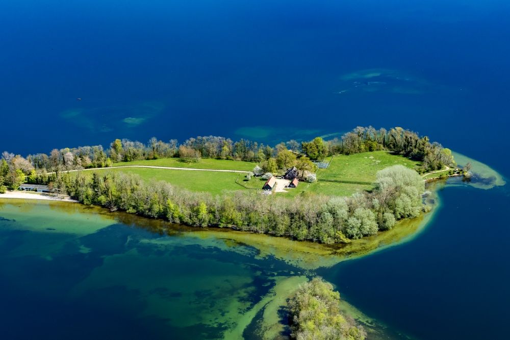 Luftaufnahme Plön - See- Insel Prinzeninsel auf dem Großen Plöner See in Plön im Bundesland Schleswig-Holstein