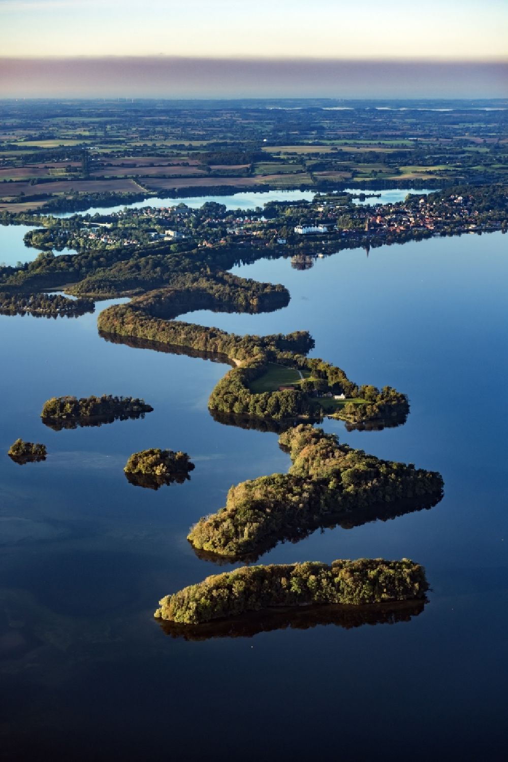 Plön aus der Vogelperspektive: See- Insel Prinzeninsel auf dem Großen Plöner See in Plön im Bundesland Schleswig-Holstein