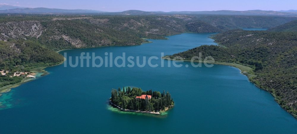 Bristane von oben - See- Insel Visovac in Bristane in Sibensko-kninska zupanija, Kroatien