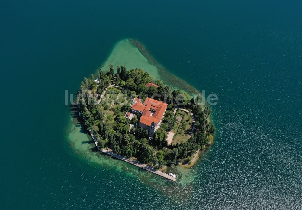 Bristane aus der Vogelperspektive: See- Insel Visovac in Bristane in Sibensko-kninska zupanija, Kroatien